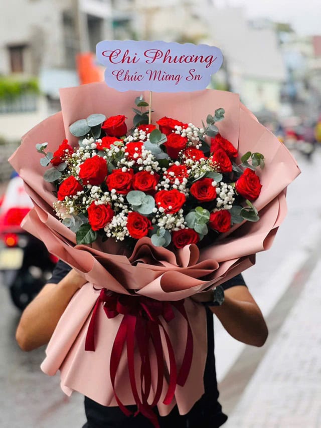 Tặng 18 bông hoa hồng: Thông điệp yêu thương