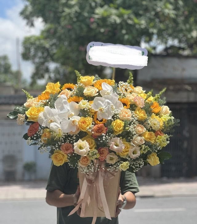 Blue floral basket for longevity