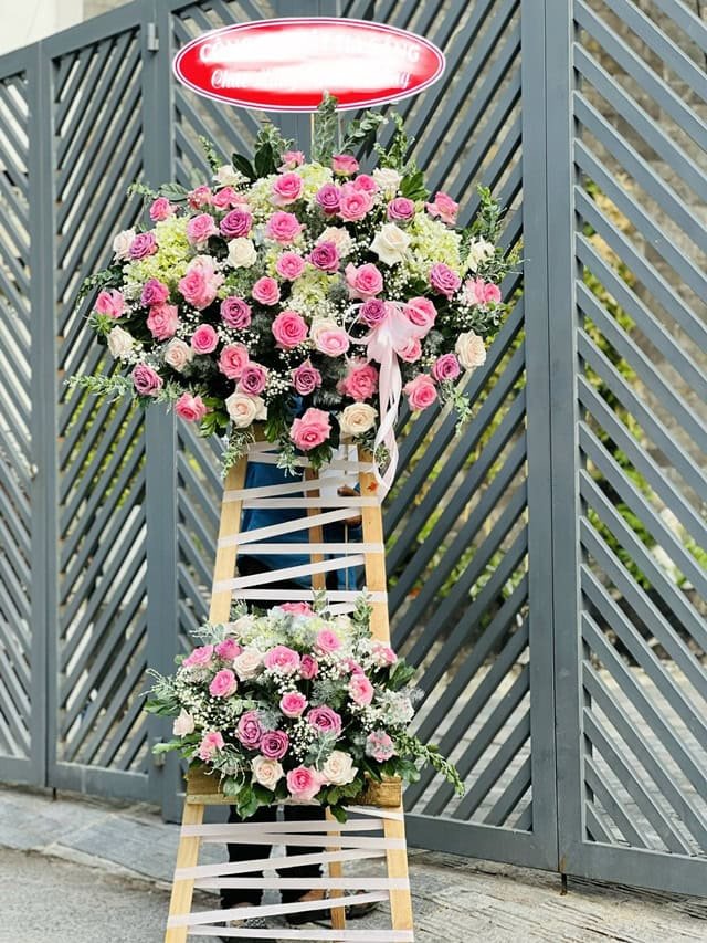 Kệ hoa chúc mừng tân gia