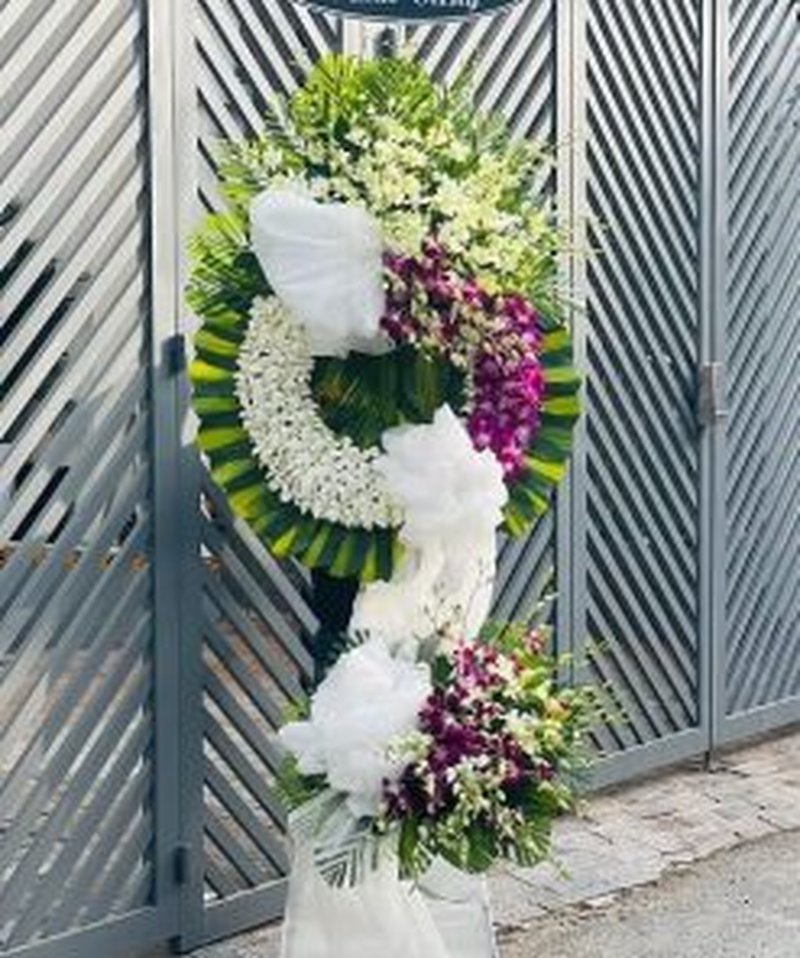 Vòng hoa hai thế giới