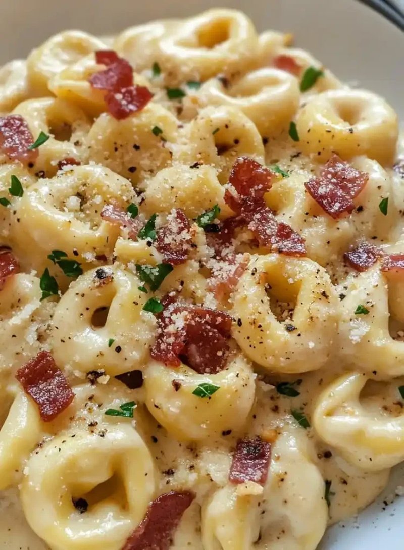 close up Tortellini Carbonara