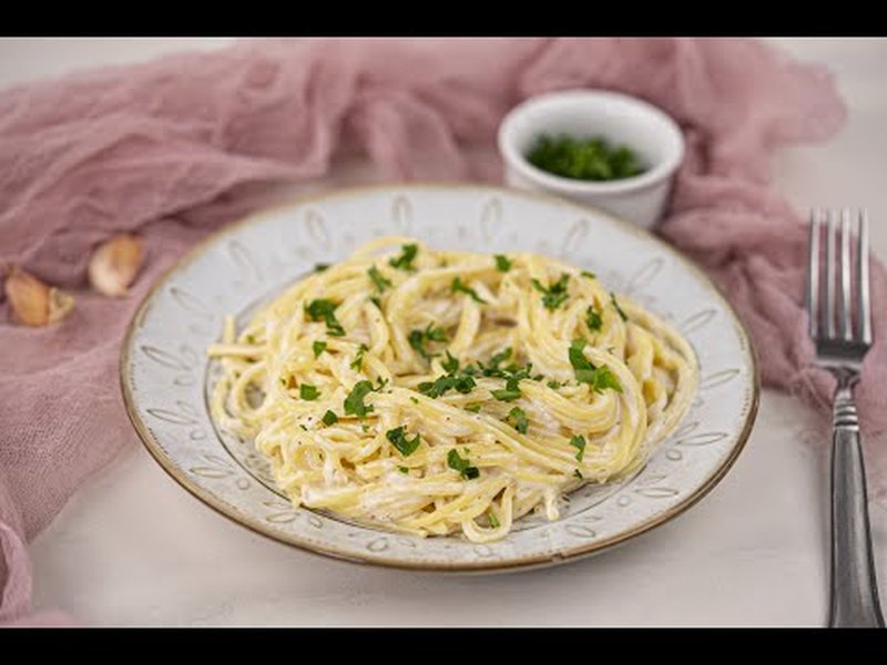 One Pot Creamy Garlic Pasta